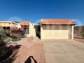 Building Photo - 5417 S Mitchell Dr