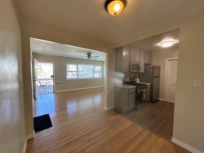 Building Photo - 5525 Bolivar St