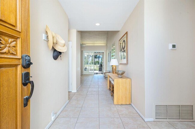 Foto del edificio - 717 Inverness Dr