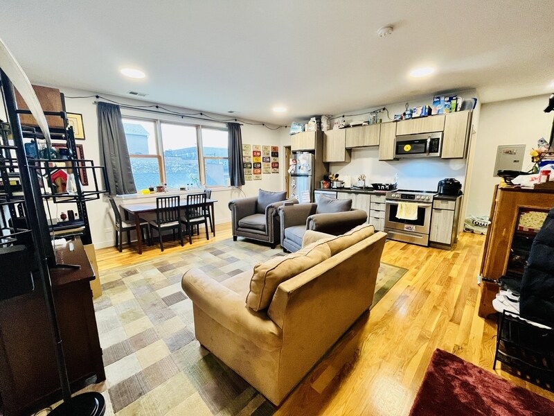 Foto principal - 806 S Claremont Ave