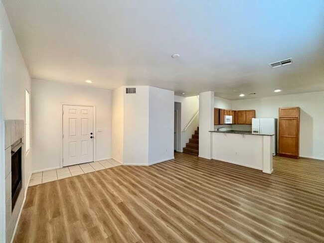 Building Photo - Nice two-story single-family house