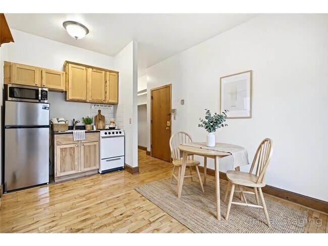 Foto del edificio - 1913 Emerson Ave S