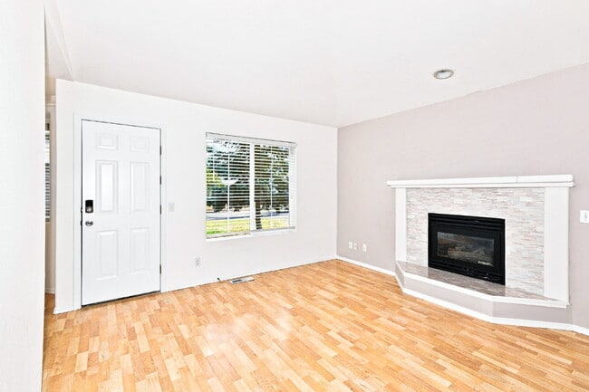 Building Photo - Freshly Updated 4BR Home with Fully Fenced Yard in Monroe- Available NOW for RENT!