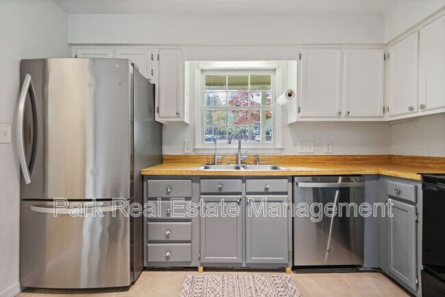 Foto del edificio - 126 Shady Spring Pl