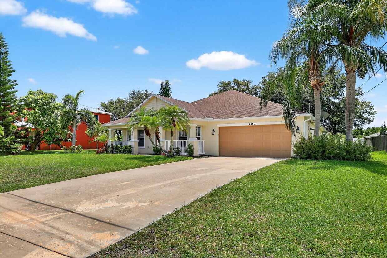 Foto principal - 4382 SW Appleseed Rd