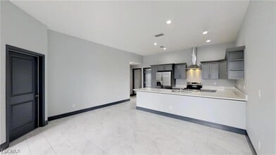 Building Photo - 1315 NE 8th Pl