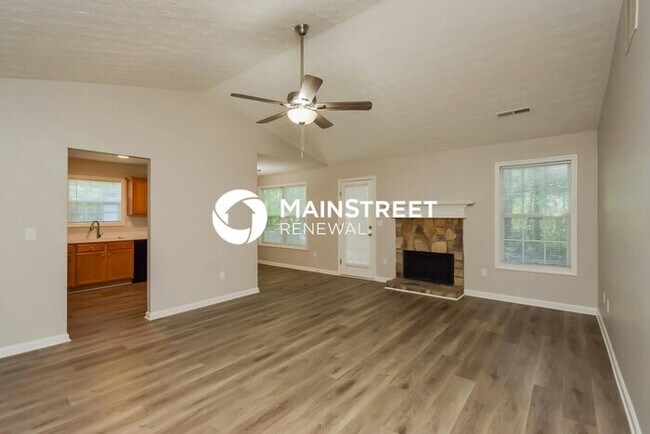 Photo - 3 Bedroom Pet-Friendly Home in Oxford, GA with Main Street Renewal