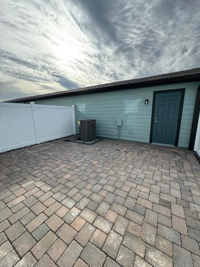 Building Photo - 17622 Northlake Grove Dr