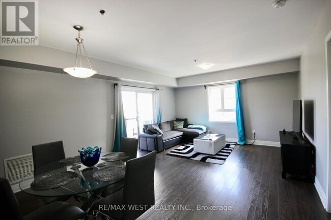 Building Photo - 60 Baycliffe Cres