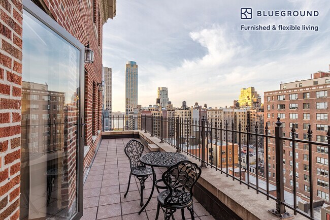 Building Photo - 210 W 70th St