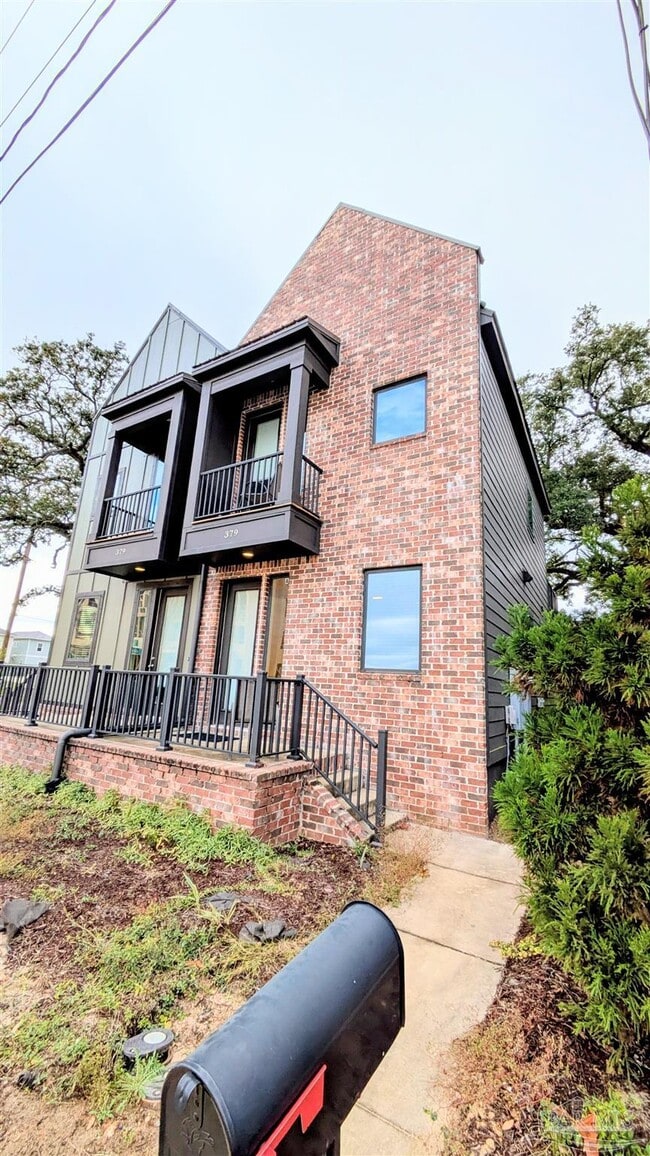 Foto del edificio - 379 S Clubbs St