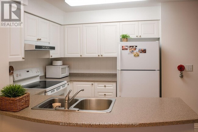 Photo du bâtiment - 5508 Yonge St
