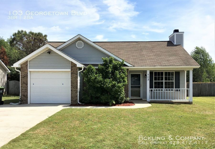 Amplias 3BD/2B con cerca de privacidad - 103 Georgetown Blvd