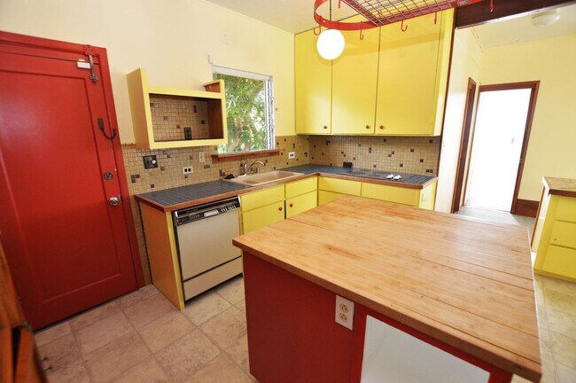 Building Photo - Wilhelmina Rise 2 bedroom Duplex