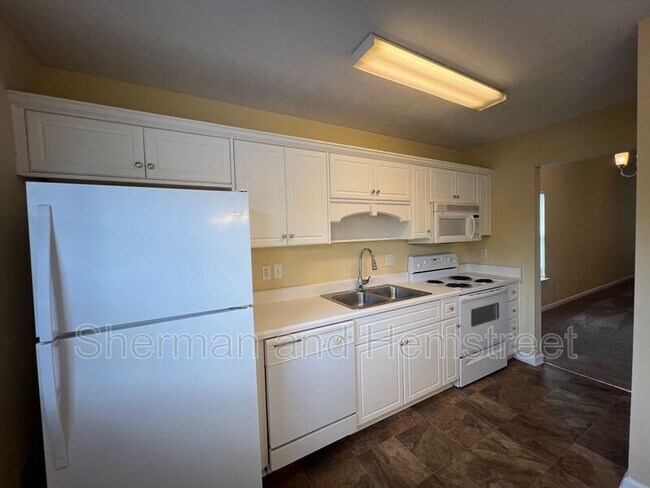 Foto del edificio - 219 Sassafras Ln
