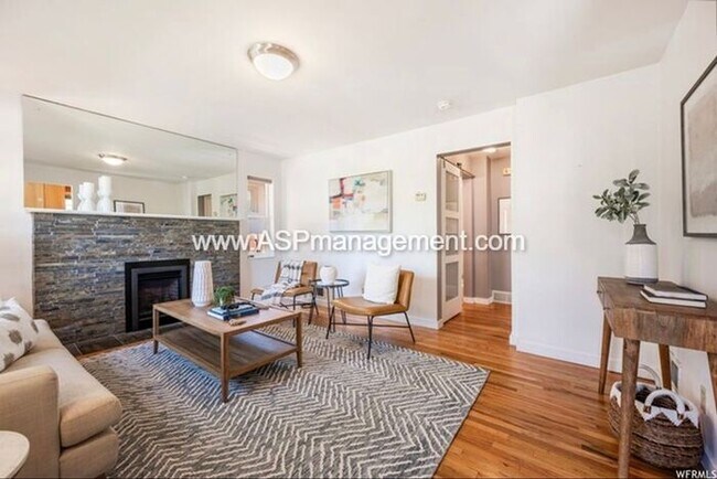 Building Photo - Harvard/Yale 3 bed 2 bath Brick home