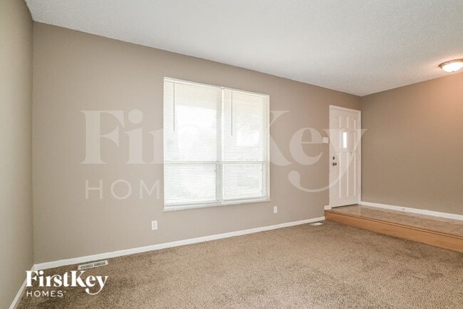 Building Photo - 125 Lake Point Dr