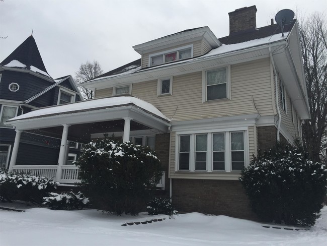 Building Photo - 167 Seneca Pkwy