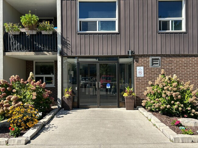 Photo du bâtiment - Campell Court Apartments