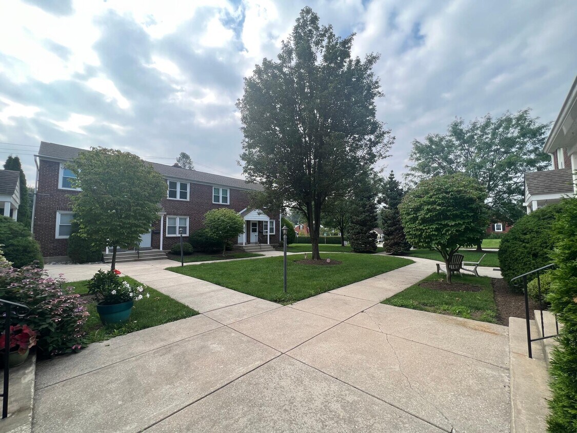 3524 Rhoads Ave Unit B, Newtown Square, PA 19073 Apartments in