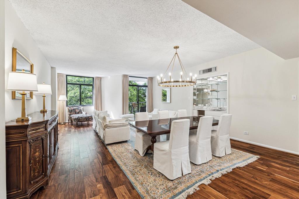 Foto principal - 4950 Woodway Dr