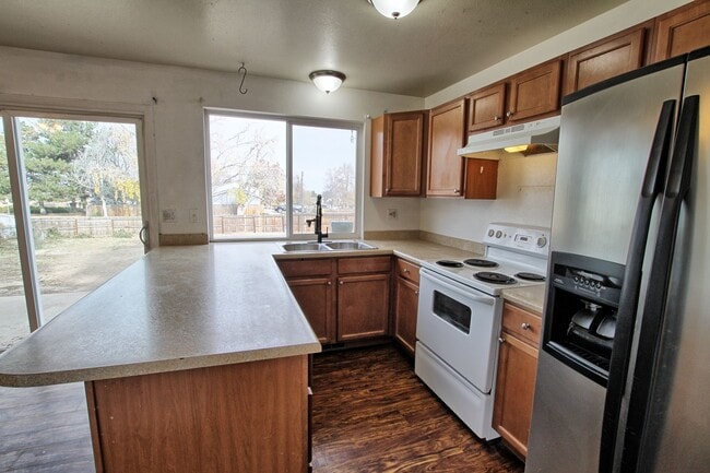 Building Photo - 3 bed 1 and 3/4 bath ranch home