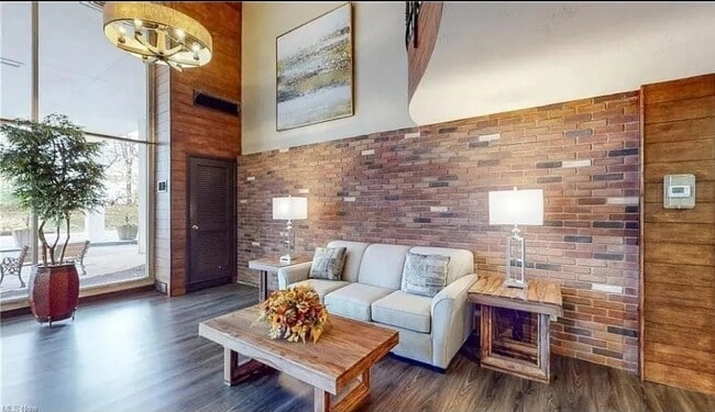 Building Photo - 3675 Clague Rd