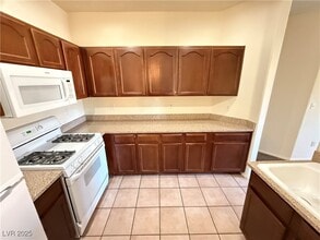 Building Photo - 2050 W Warm Springs Rd