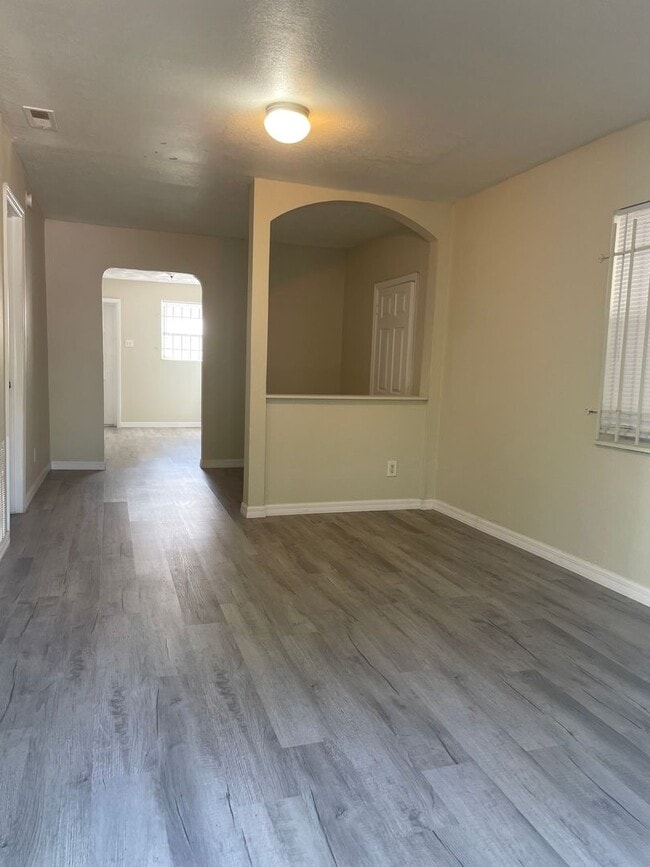 Foto del edificio - 3bed/1bath Single family house ready 1st w...