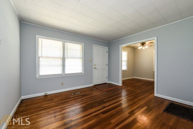Building Photo - 477 Lakeview Dr