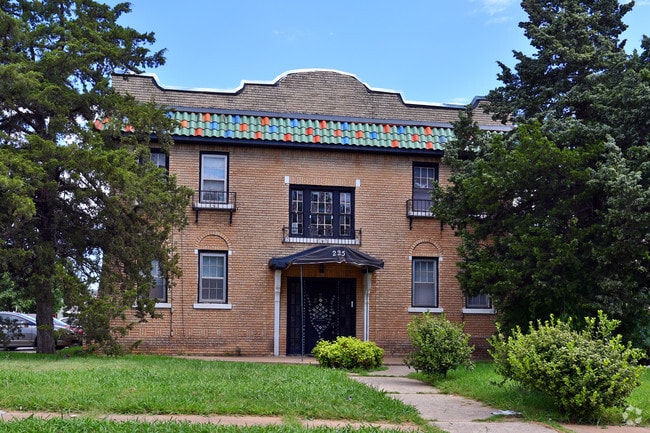 Building Photo - 225 NW 24th St