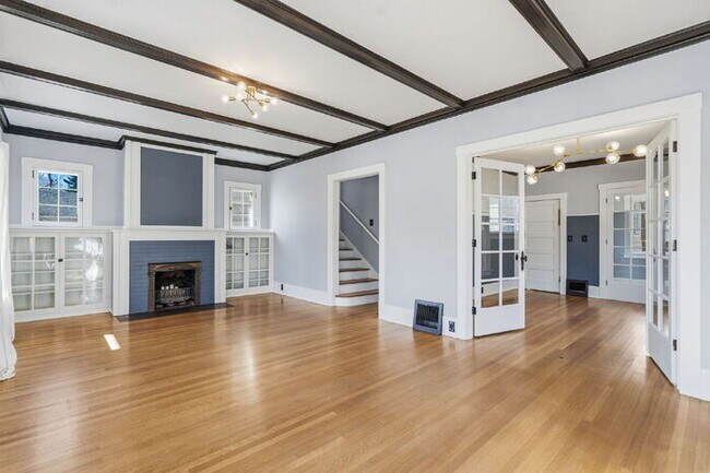 Foto del edificio - Rare Rental in Old North End with Private Yard & Garage