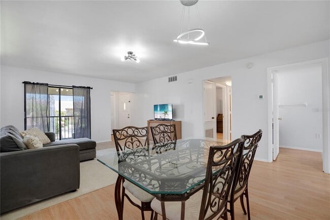 Foto del edificio - 2415 Bayshore Gardens Pkwy