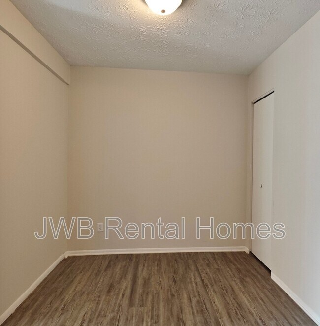 Building Photo - 7201 Arlington Expy