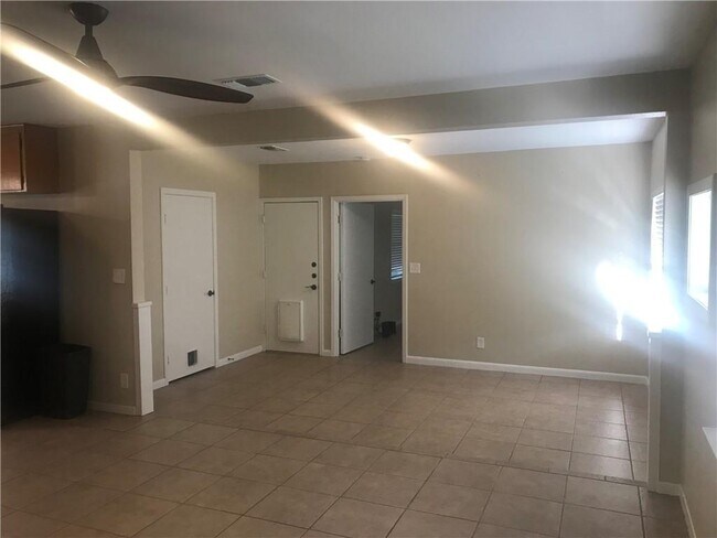 Foto del edificio - 4200 Sandy Acre Ln