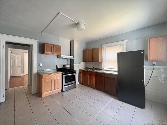 Building Photo - 819 William St