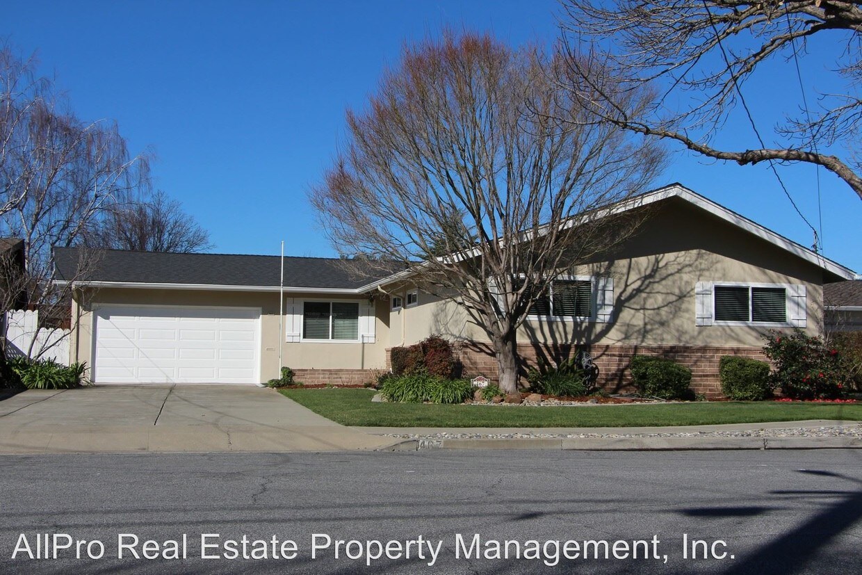 Foto principal - 3 br, 2 bath House - 467 School Street