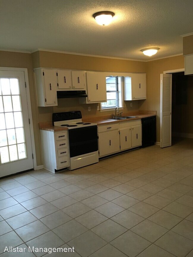 Building Photo - 4 br, 1.5 bath House - 5576 Twin Lakes Dr
