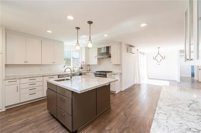 Building Photo - 1916 W 231st St