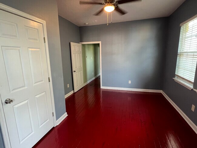 Foto del edificio - 3030 Toulouse St