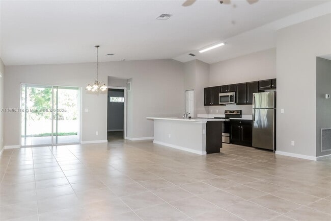 Foto del edificio - 2325 SE Berkshire Blvd