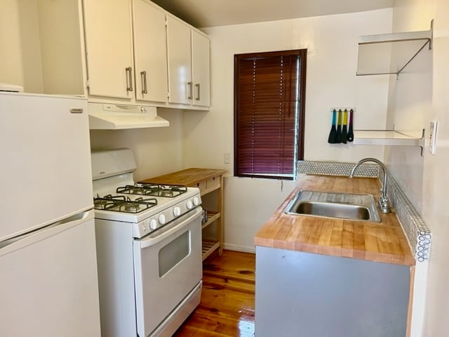 kitchen - 952 1/2 Hyperion Ave