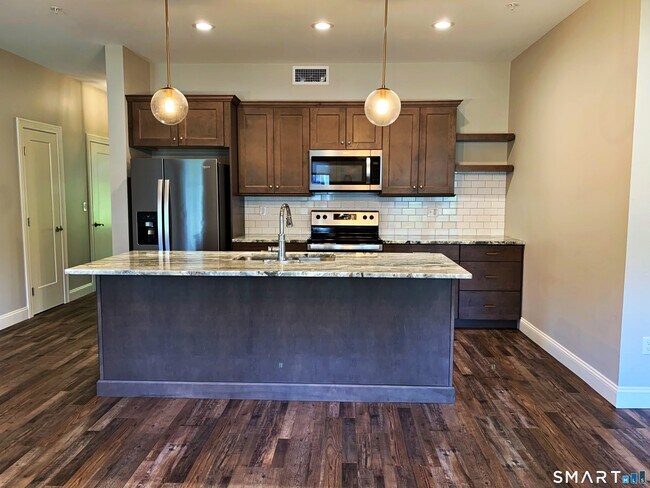 Foto del edificio - 502 Edgewater Cir