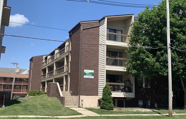 Building Photo - 1009 S 1st St