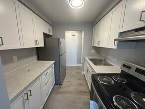 Building Photo - 50 Queenston Dr