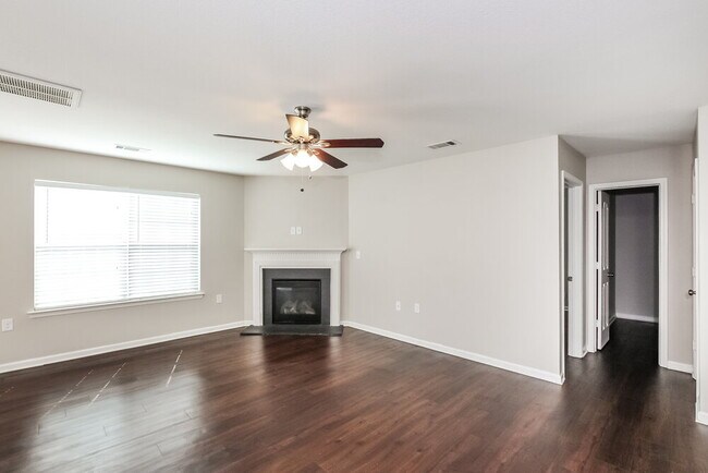 Building Photo - 2836 Meadow Creek Dr