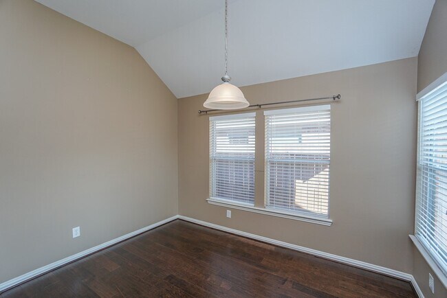Foto del edificio - 7102 Thistlewood Park Ct