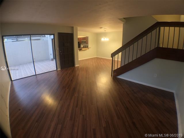 Building Photo - 4724 SW 67 Ave  E3