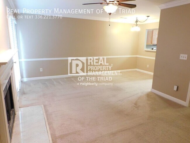 Foto del edificio - Beautiful 2 Bedroom/2.5 Bath in Adams Farm