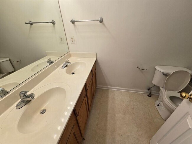 Building Photo - 1563 Cove Creek Cir